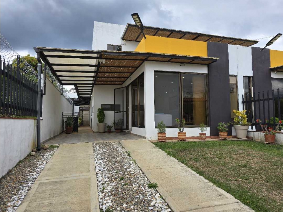 En Venta Casa Urbana Independiente con Jacuzzi 250 m2 $750 millones — foto 2