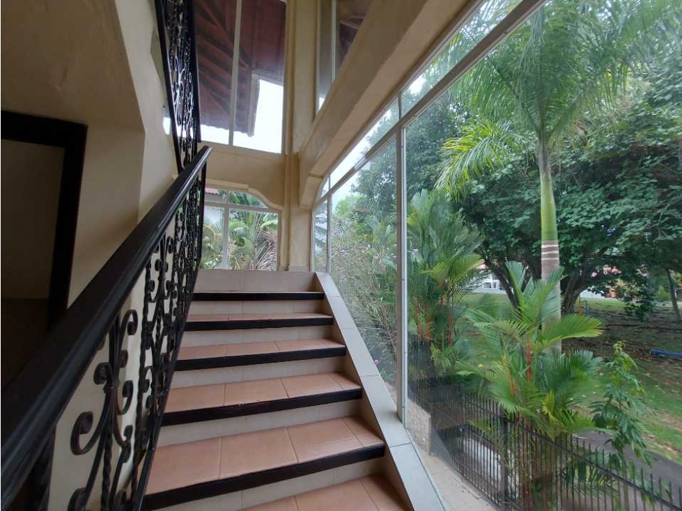 EN VENTA DE OPORTUNIDAD CASA EN ALBROOK - 3