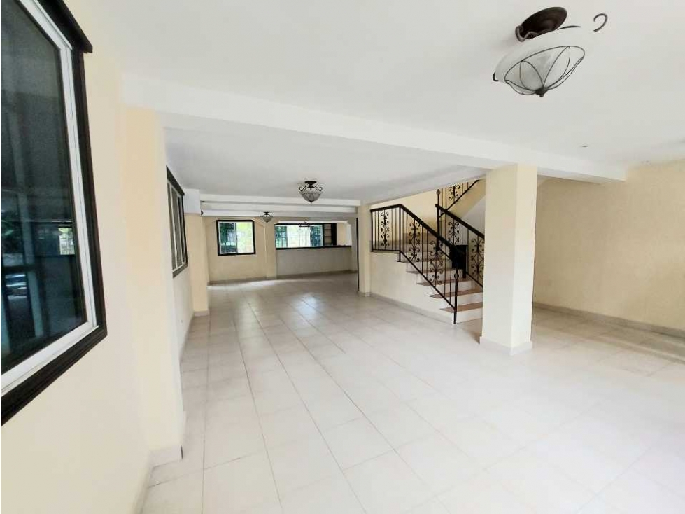 EN VENTA DE OPORTUNIDAD CASA EN ALBROOK - 4