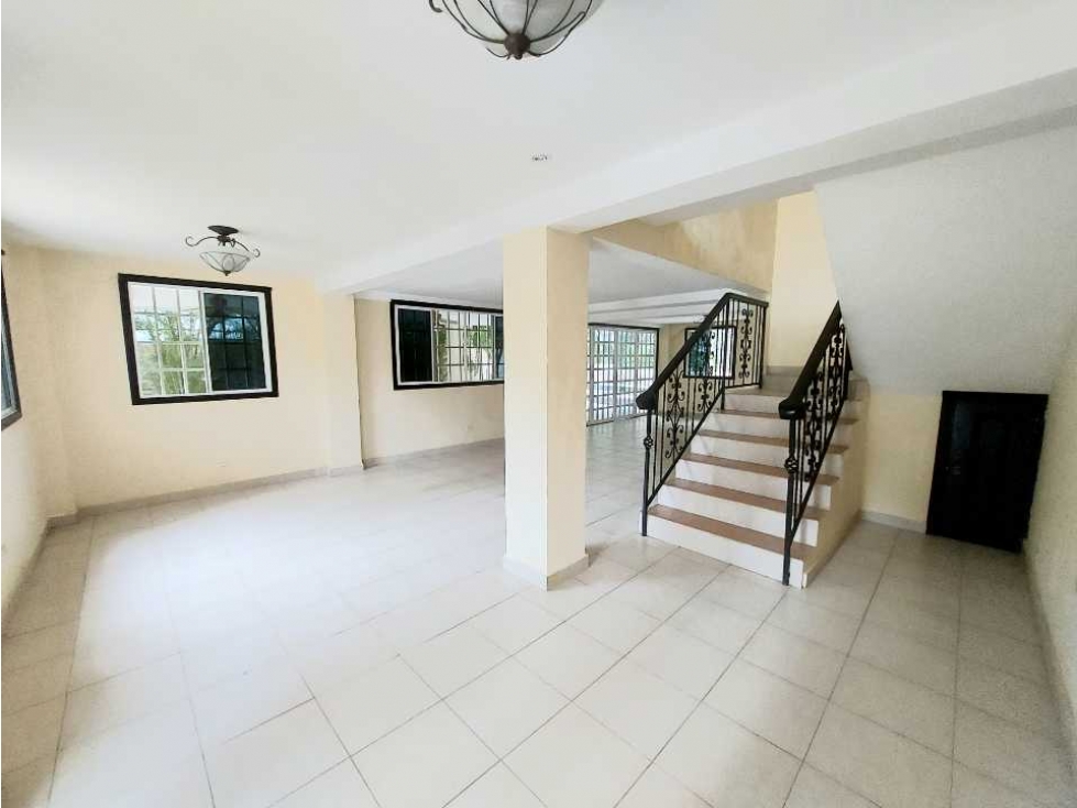 EN VENTA DE OPORTUNIDAD CASA EN ALBROOK - 5