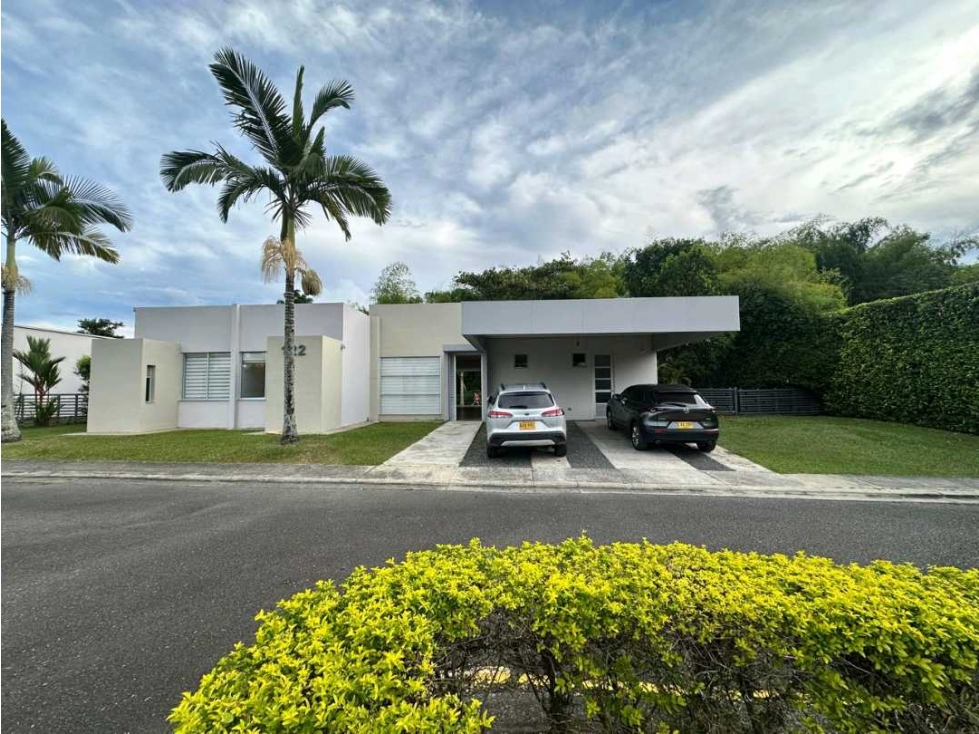 En venta espectacular casa en San José de las villas Pereira