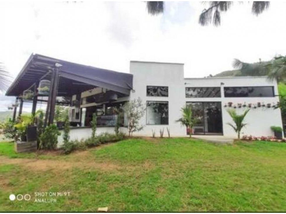 EN VENTA ESPECTACULAR FINCA EN EL RETIRO