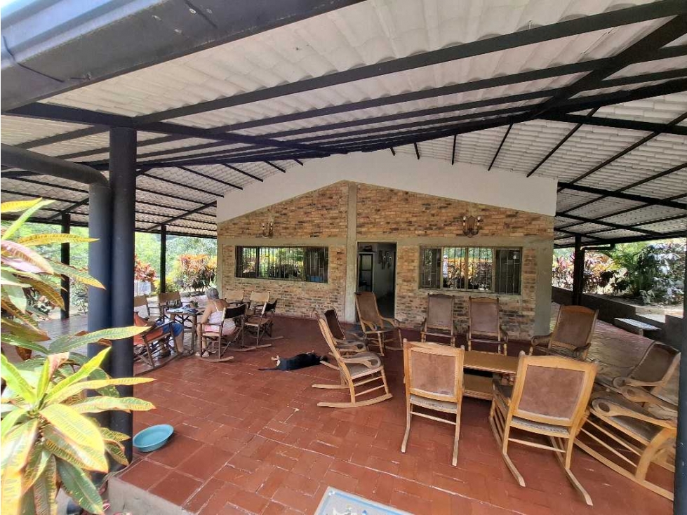 En Venta Finca 13.000 m2, Casa 260 m2 con Piscina Privada, San Joaquin — foto 2