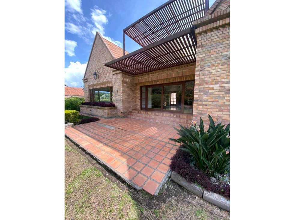 EN VENTA HERMOSA CASA EN LLANOGRANDE, CERCA AL CLUB CAMPESTRE — foto 2