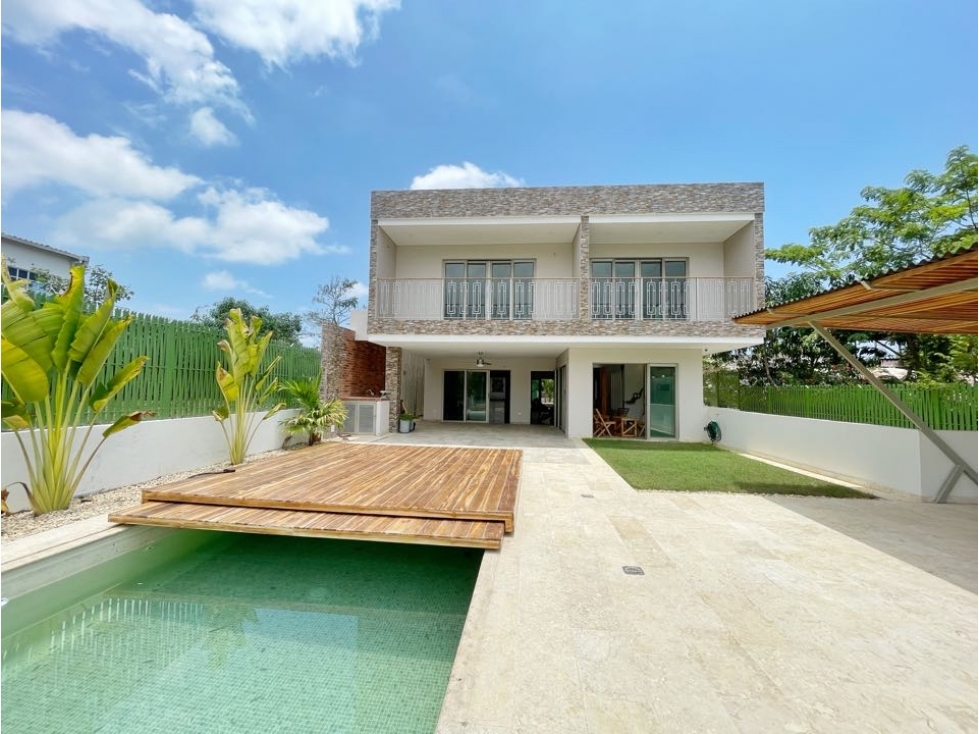 En Venta Imponente Casa Sector Calatrava, Club Campestre CTG, Turbaco