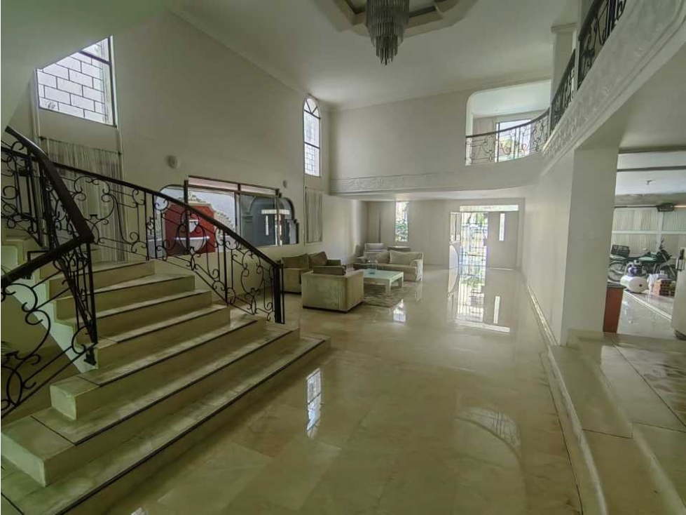 Se vende Casa con piscina en Riomar