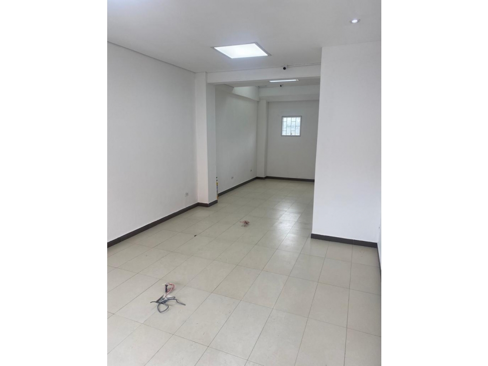 EN VENTA LOCAL COMERCIAL SECTOR MAZUREN