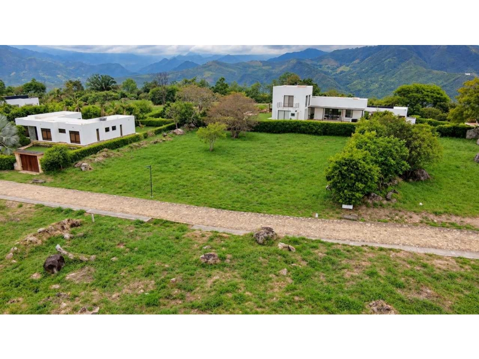 En Venta Lotes Campestres 1.700 m2 en Conjunto Cerrado, La Mesa Cund.