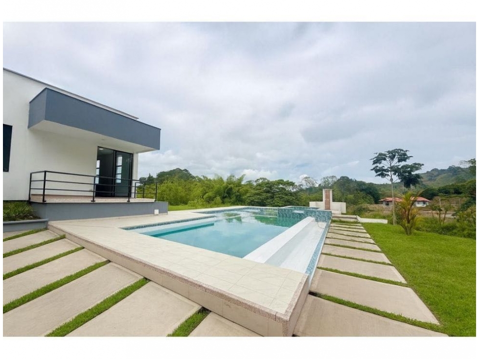 En venta casa Campestreen condomino en Combia
