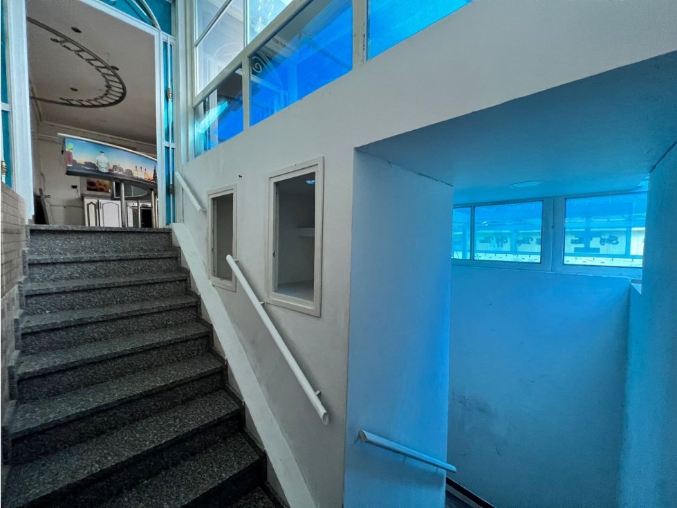 EN VENTA MEGA LOCAL COMERCIAL CERCA DE PLAZA PRINCIPAL SANTA ROSA - 4