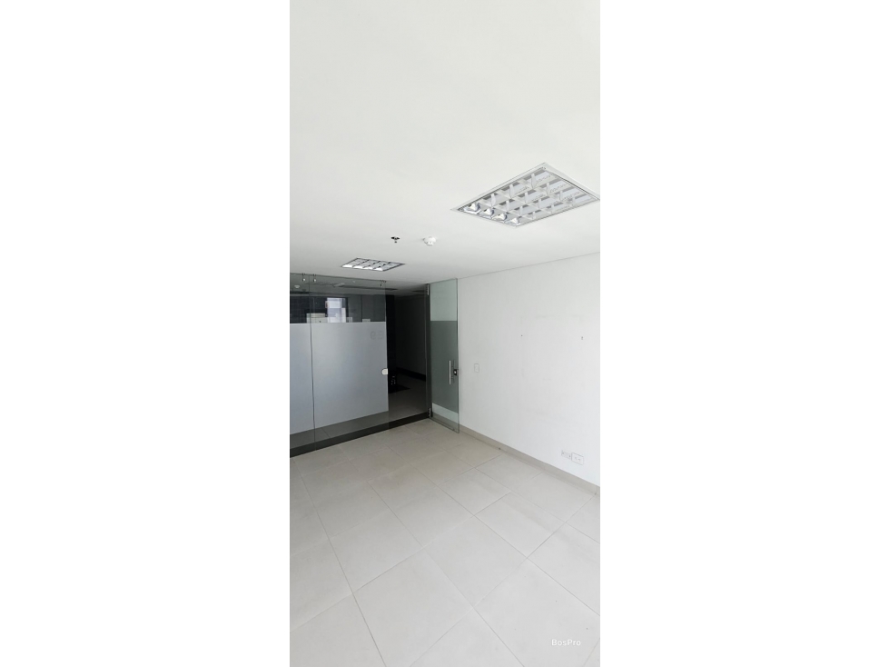 EN VENTA OFICINA EN SECTOR LOS PINARES PEREIRA