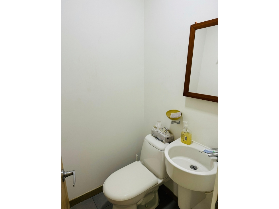 EN VENTA OFICINA ESQUINERA EN SECTOR LOS ALPES PEREIRA — foto 2