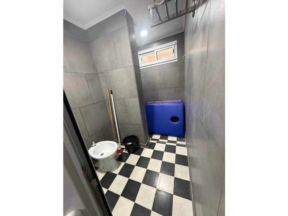 EN VENTA PROPIEDAD IDEAL IVERSIONISTAS - Dpto, cochera y salón/quincho - 5