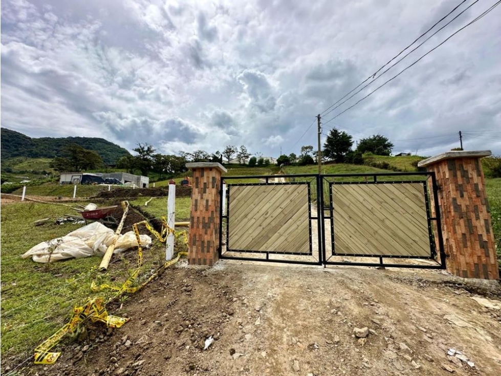 ENCANTADOR LOTE EN VENTA EL CARMEN DE VIBORAL