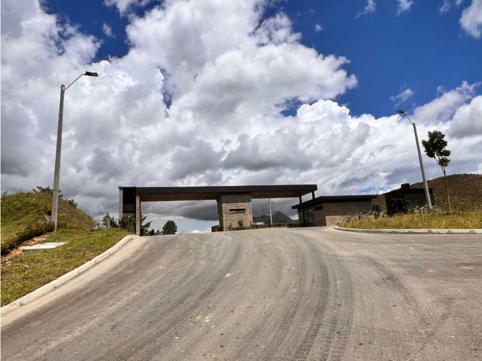 ENCANTADOR LOTE EN VENTA EN PRESTIGIOSA PARCELACIÓN - EL CARMEN DE VIB