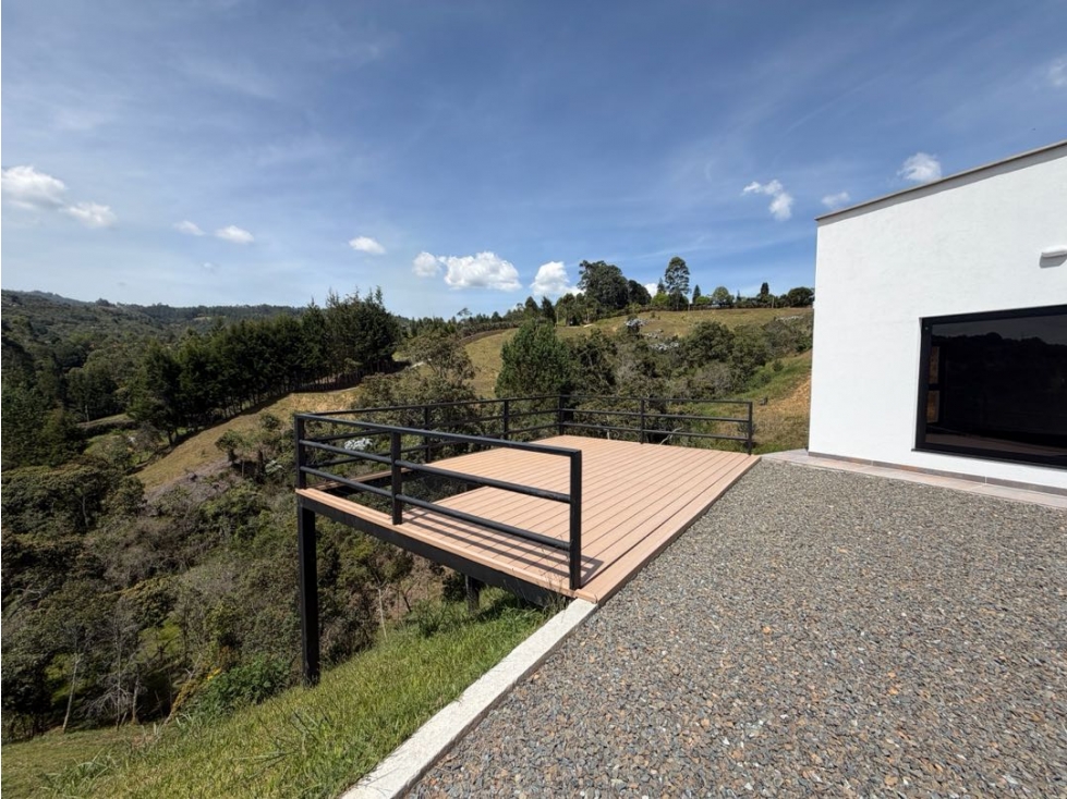 ENCANTADORA FINCA EN VENTA NUEVA PARA ESTRENAR EN GUARNE — foto 3