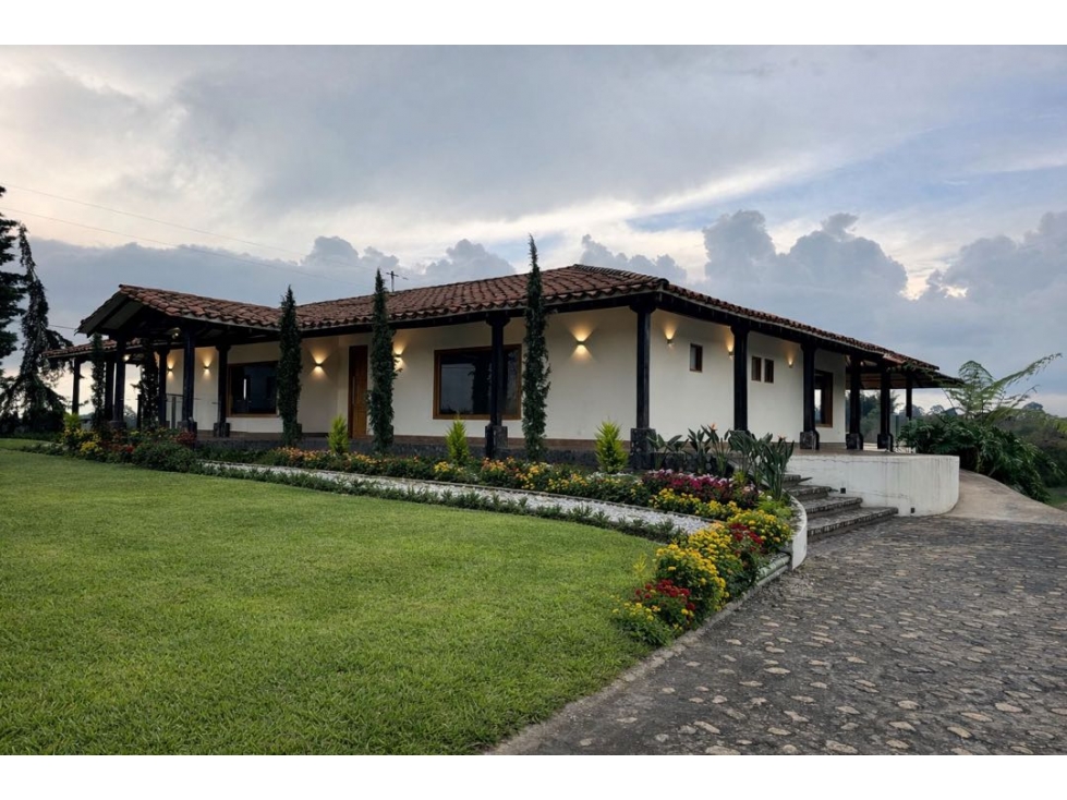 ENCANTADORA FINCA MUY CERCA AL PARQUE DE SAN ANTONIO PEREIRA VÍACEJA