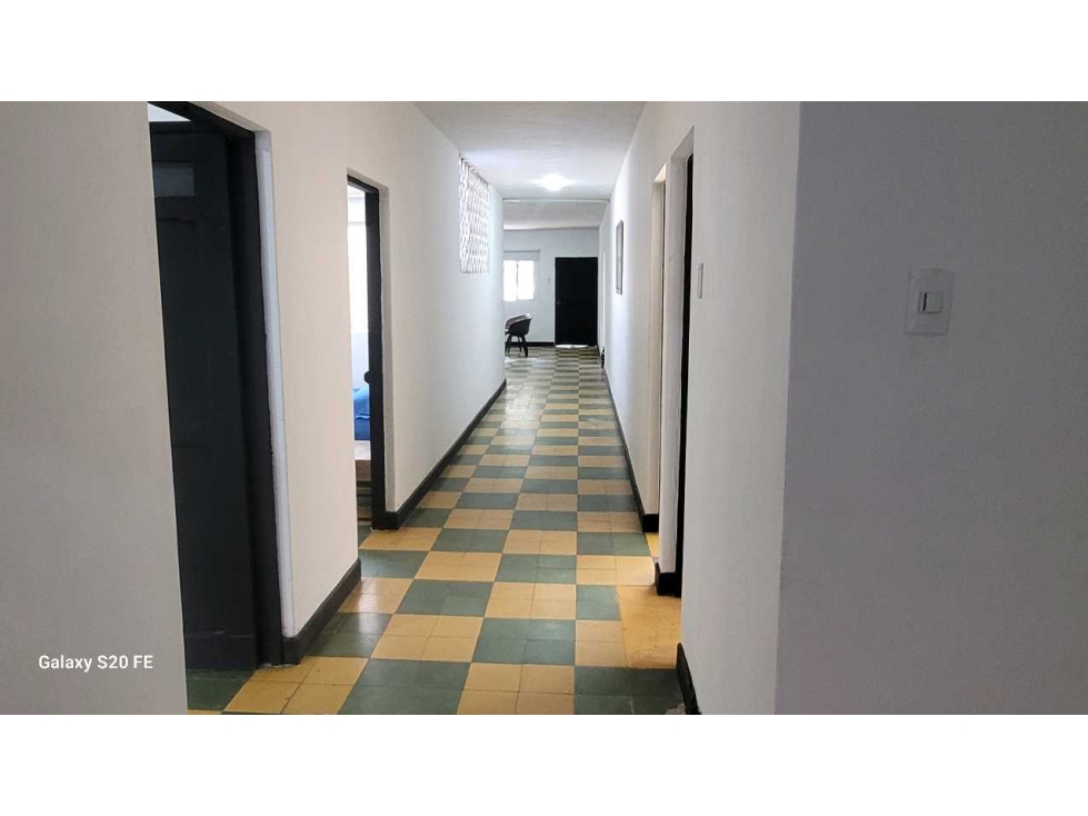 ENORME APARTAMENTO AMOBLADO LAURELES ESTADIO 5 ALCOBAS — foto 5
