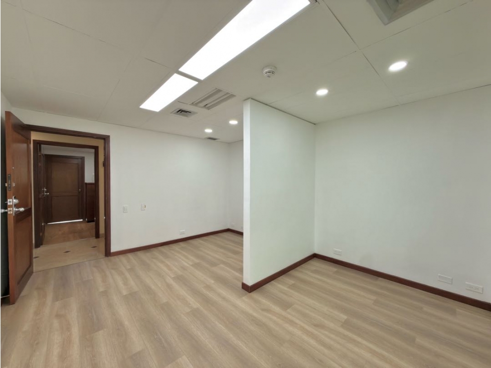 ARRIENDO OFICINA EN MEDELLÍN, EL POBLADO — foto 3