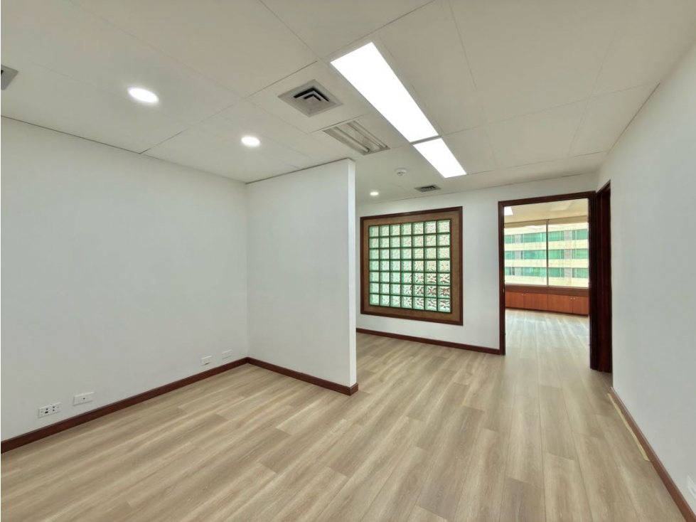 ARRIENDO OFICINA EN MEDELLÍN, EL POBLADO — foto 4