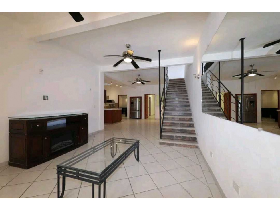 Espaciosa casa en Venta. 5 rec. 4.5 baños — foto 5