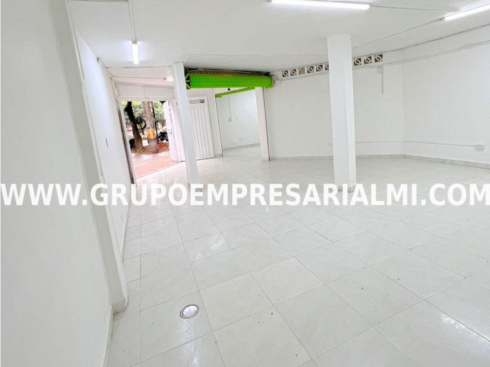 ESPACIOSO LOCAL EN VENTA - SECTOR BELÉN ROSALES COD: 27775 - 1