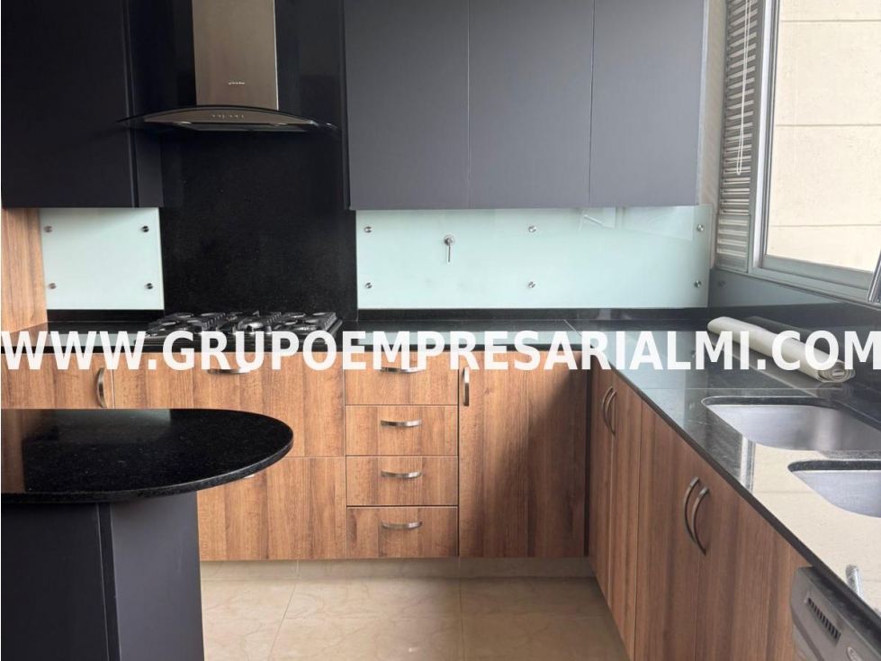 ESPECTACULAR APARTAMENTO EN ARRIENDO - SECTOR EL TESORO COD: 33392 — foto 4