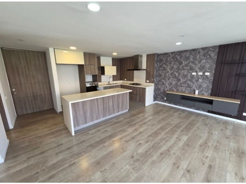 ESPECTACULAR APARTAMENTO EN LA LOMA DEL ESMERALDAL LINDA UNIDAD