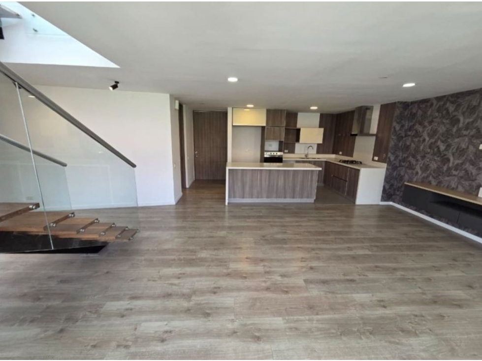 ESPECTACULAR APARTAMENTO EN LA LOMA DEL ESMERALDAL LINDA UNIDAD — foto 2