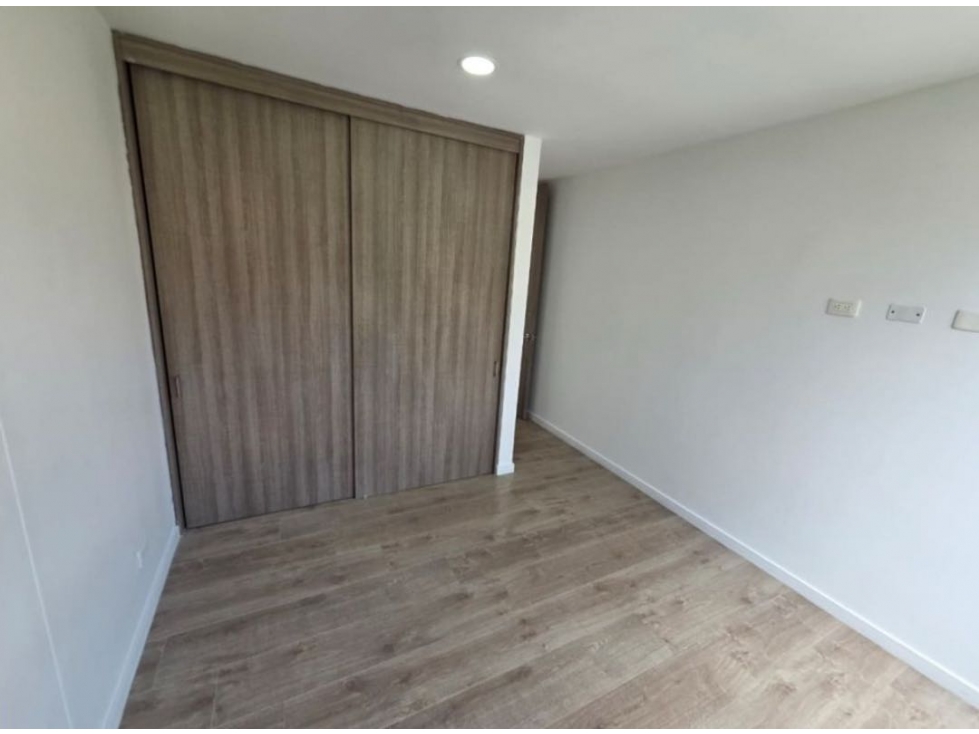 ESPECTACULAR APARTAMENTO EN LA LOMA DEL ESMERALDAL LINDA UNIDAD — foto 3