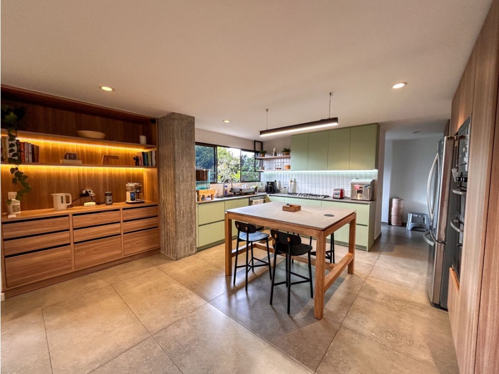 ESPECTACULAR APARTAMENTO REMODELADO CERCA AL TESORO — foto 3