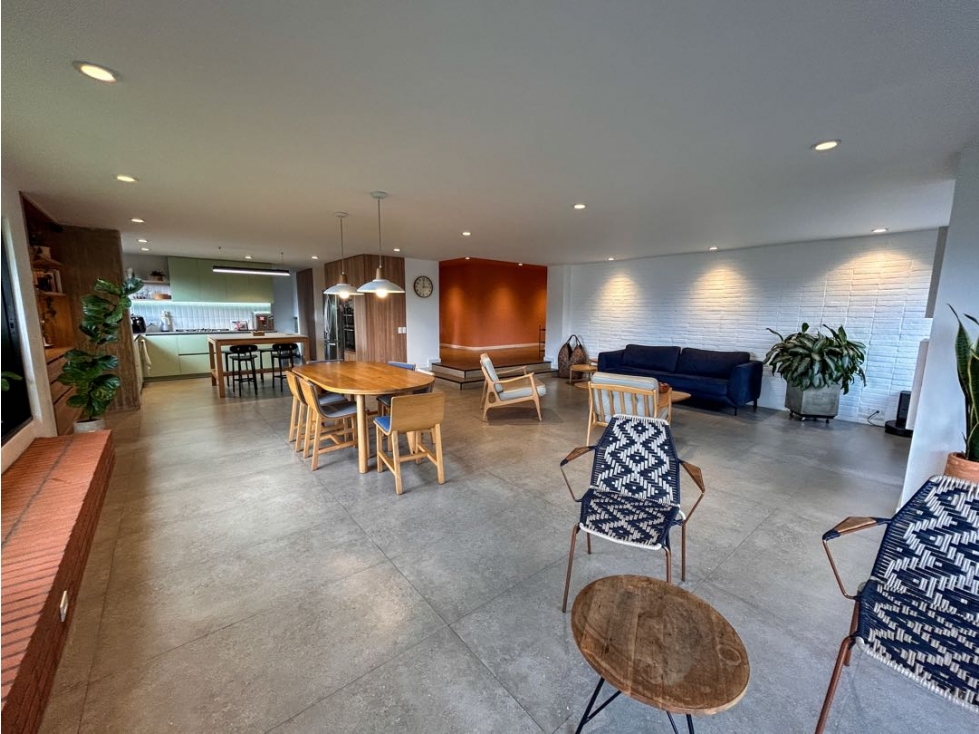 ESPECTACULAR APARTAMENTO REMODELADO CERCA AL TESORO — foto 4