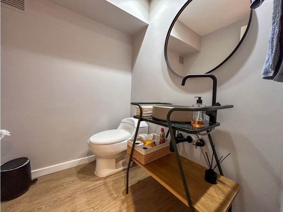 ESPECTACULAR APARTAMENTO REMODELADO CERCA AL TESORO — foto 6