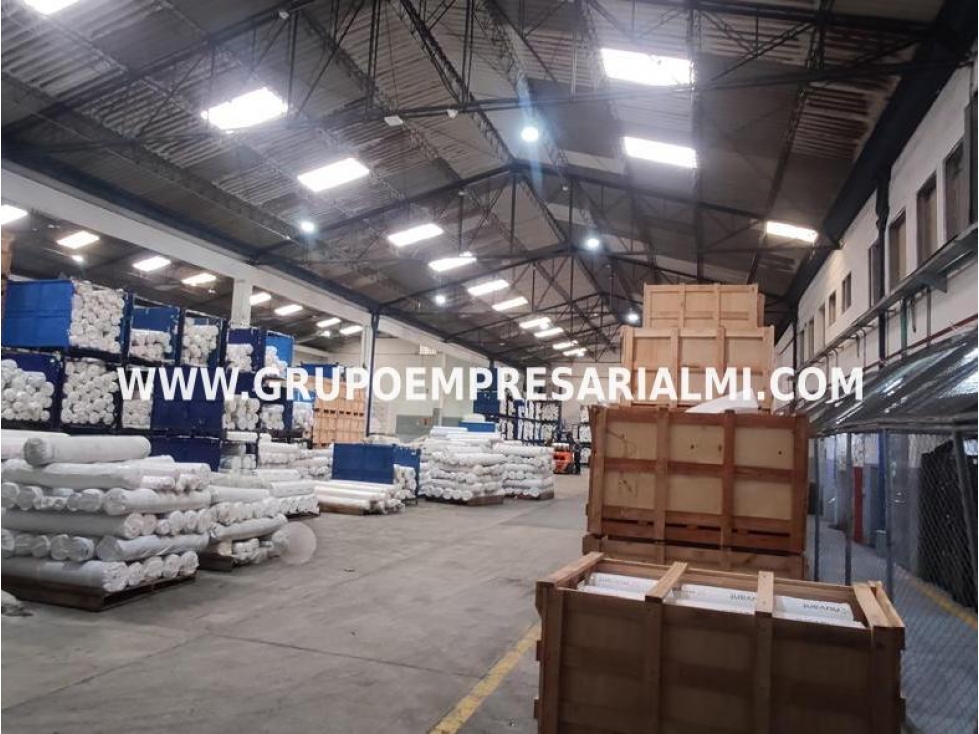 ESPECTACULAR BODEGA EN ARRIENDO - SECTOR LOS ALCÁZARES COD: 32584 - 6