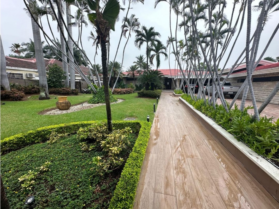 Espectacular casa al lago en venta - 1