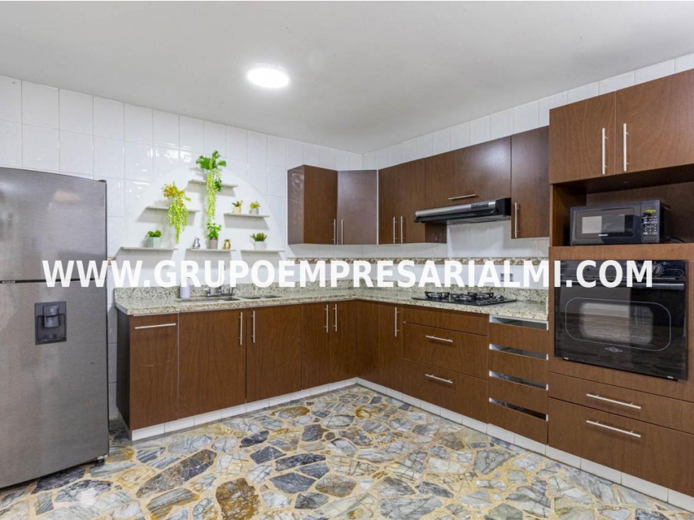 ESPECTACULAR CASA BIFAMILIAR EN VENTA - SECTOR ESTADIO COD: 29860