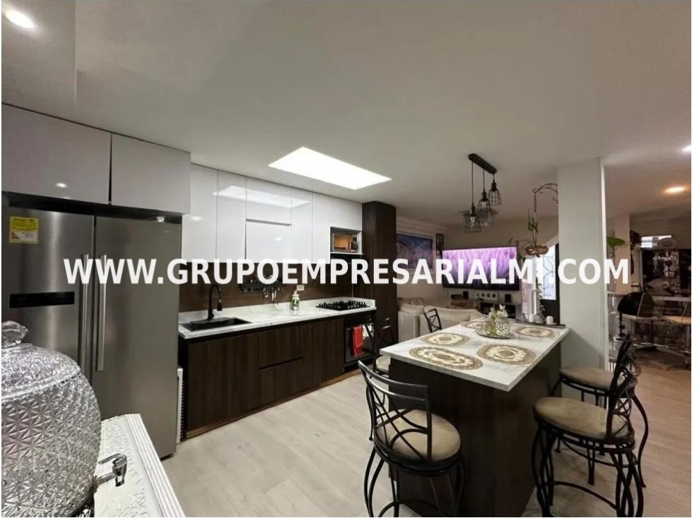 ESPECTACULAR CASA BIFAMILIAR EN VENTA - SECTOR LA GLORIA COD: 32335 — foto 3