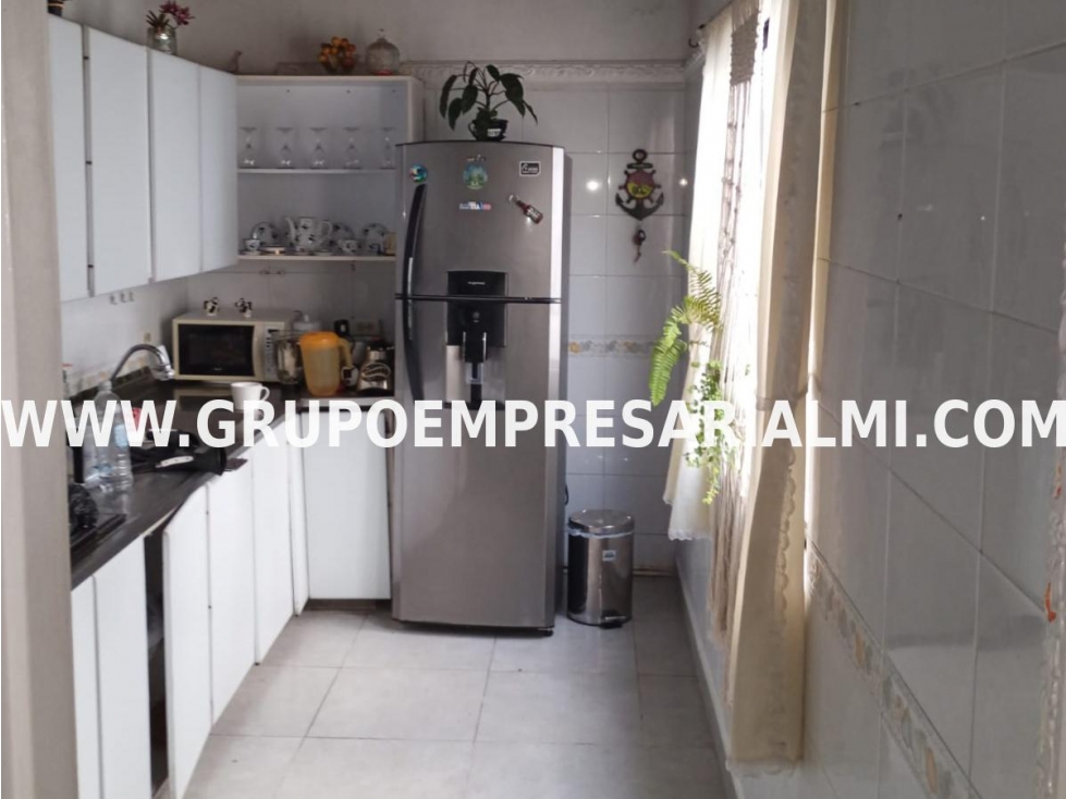 ESPECTACULAR CASA BIFAMILIAR EN VENTA - SECTOR SAN JOAQUÍN COD: 33307