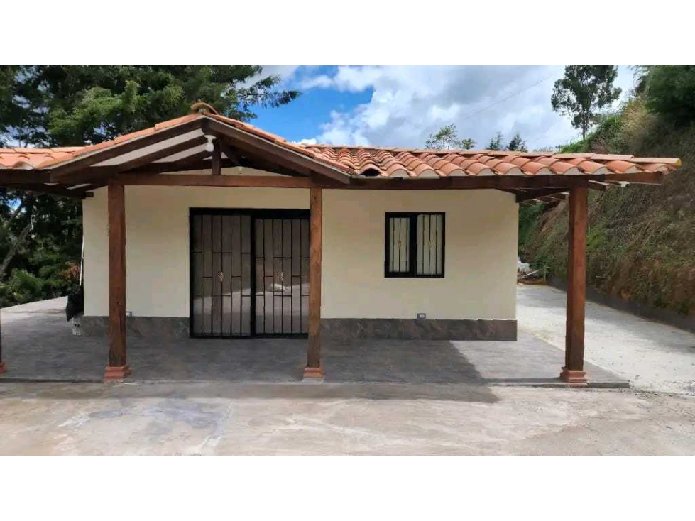 ESPECTACULAR CASA CAMPESINA LOS PINOS RIONEGRO
