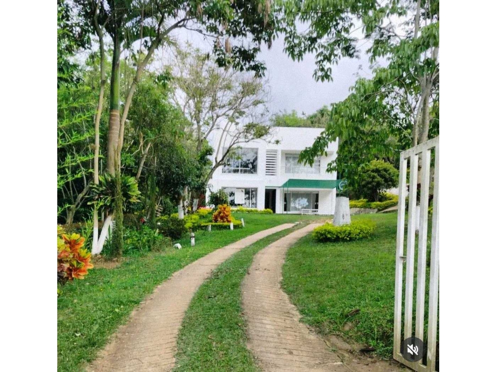 ESPECTACULAR FINCA EN VENTA ARBELAEZ (CUNDINAMARCA) - 1