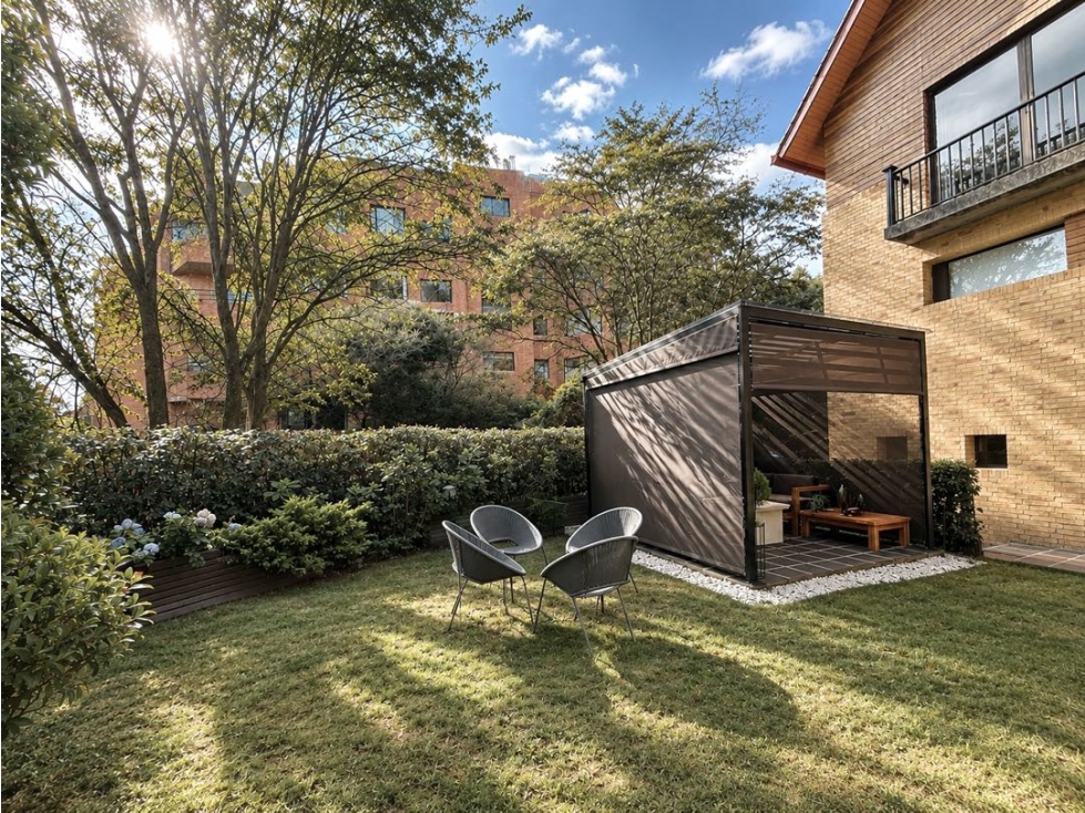 ESPECTACULAR CASA COMPLETAMENTE REMODELADA EN BOSQUE MEDINA — foto 3