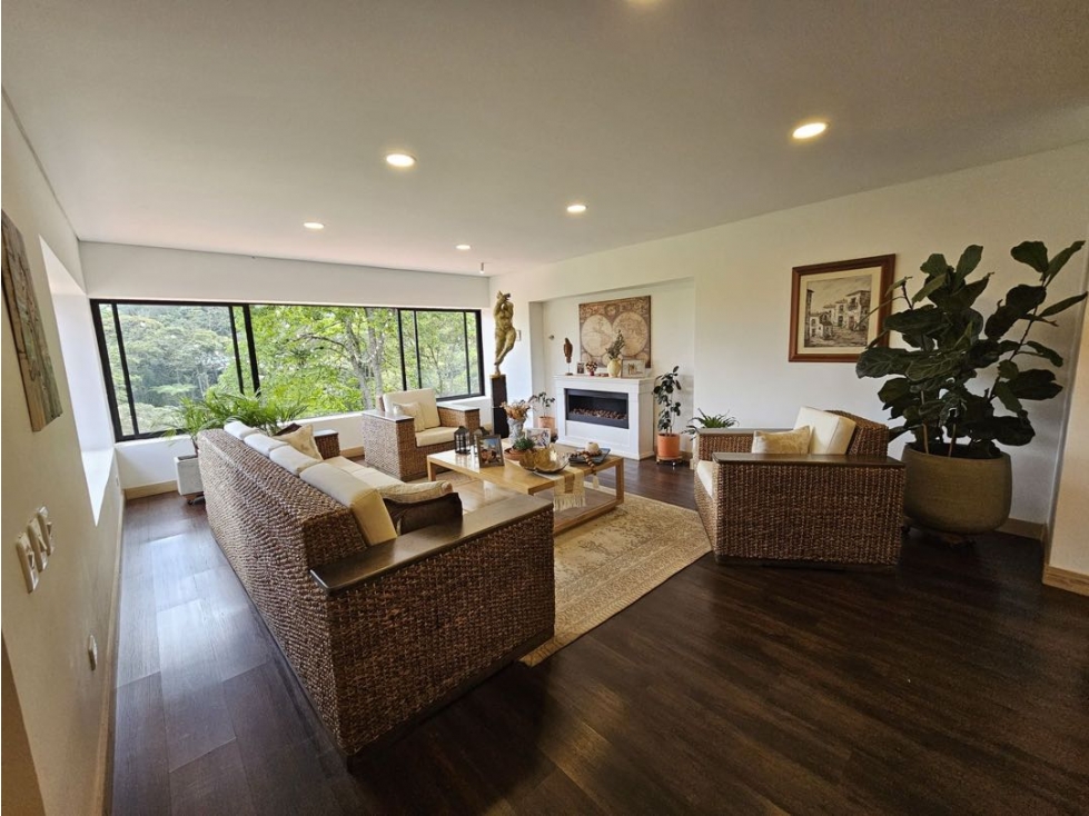 Espectacular casa contemporánea en El Retiro en unidad cerrada