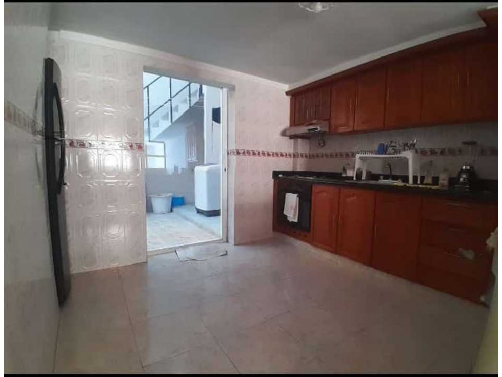 Linda casa de 2 niveles, 160m2, terraza en 3er piso, rodadero sur - 3