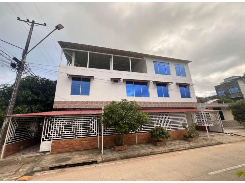 ESPECTACULAR CASA DE 3 PISOS EN VENTA IDEAL PARA INVERSIÓN / AIRBNB