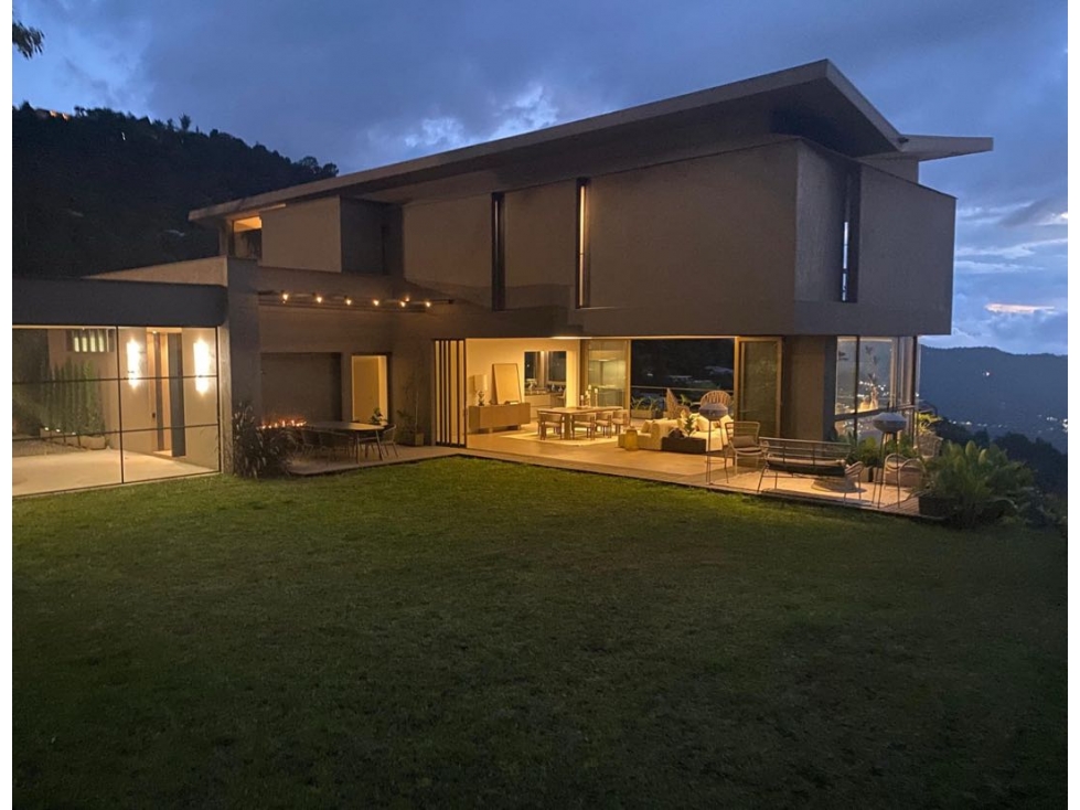 Espectacular casa de lujo en alto de palmas para estrenar