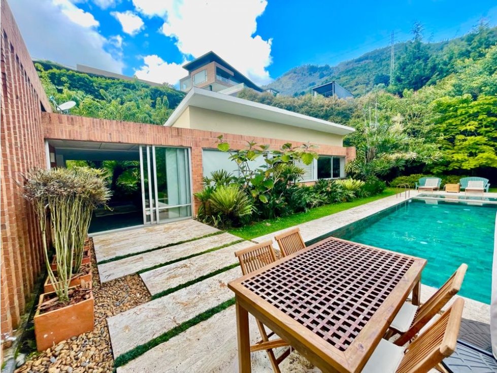 Espectacular casa de UN SOLO NIVEL con piscina vía las palmas