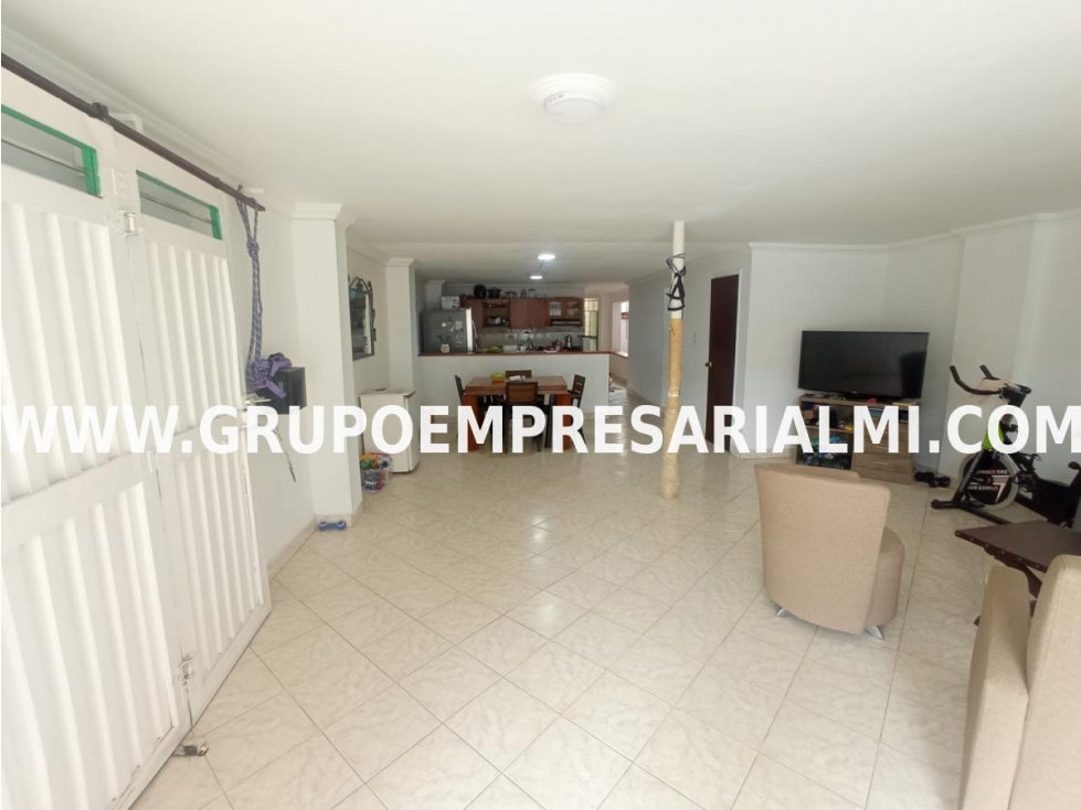 ESPECTACULAR CASA EN ARRIENDO - SECTOR LAURELES COD: 30880