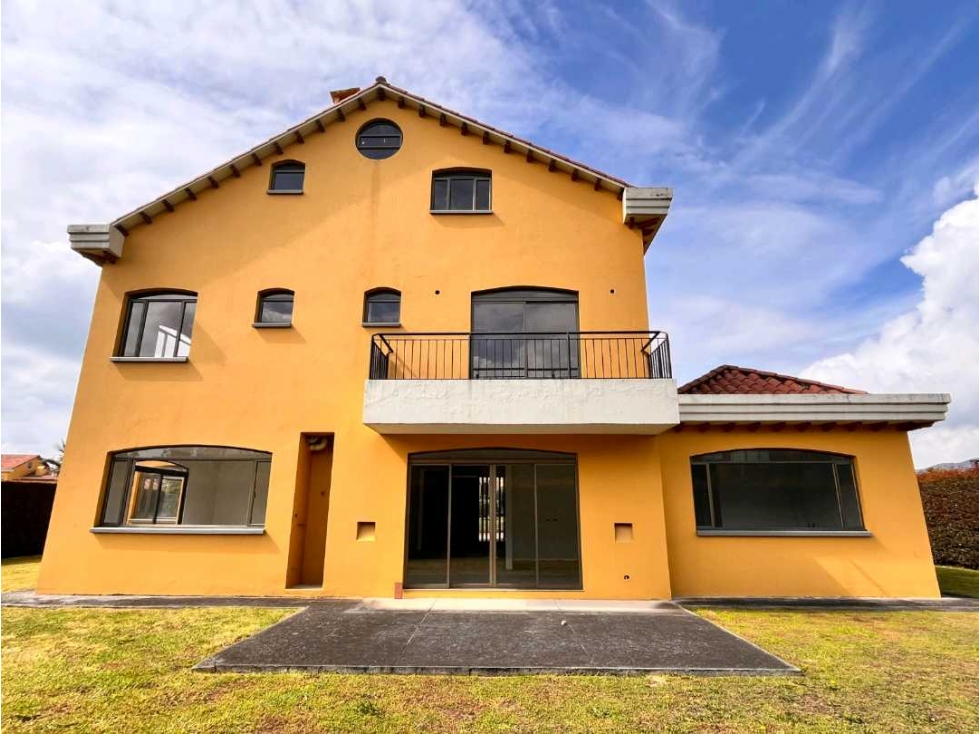 ¡Espectacular casa en Cota con amplios espacios