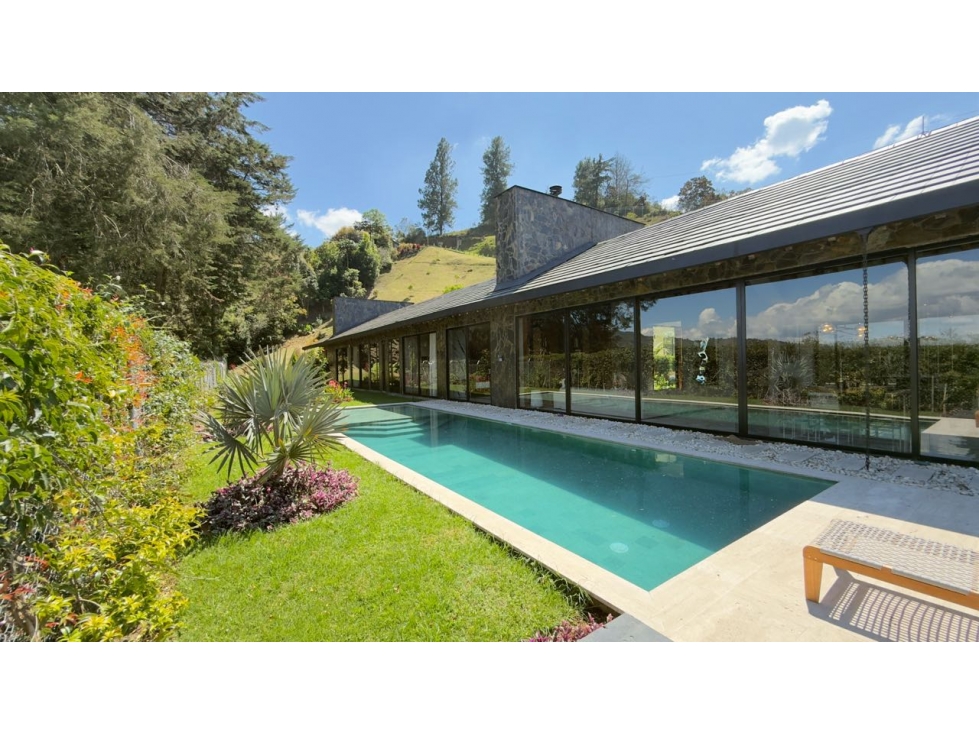ESPECTACULAR CASA EN EL RETIRO PARA RENTA