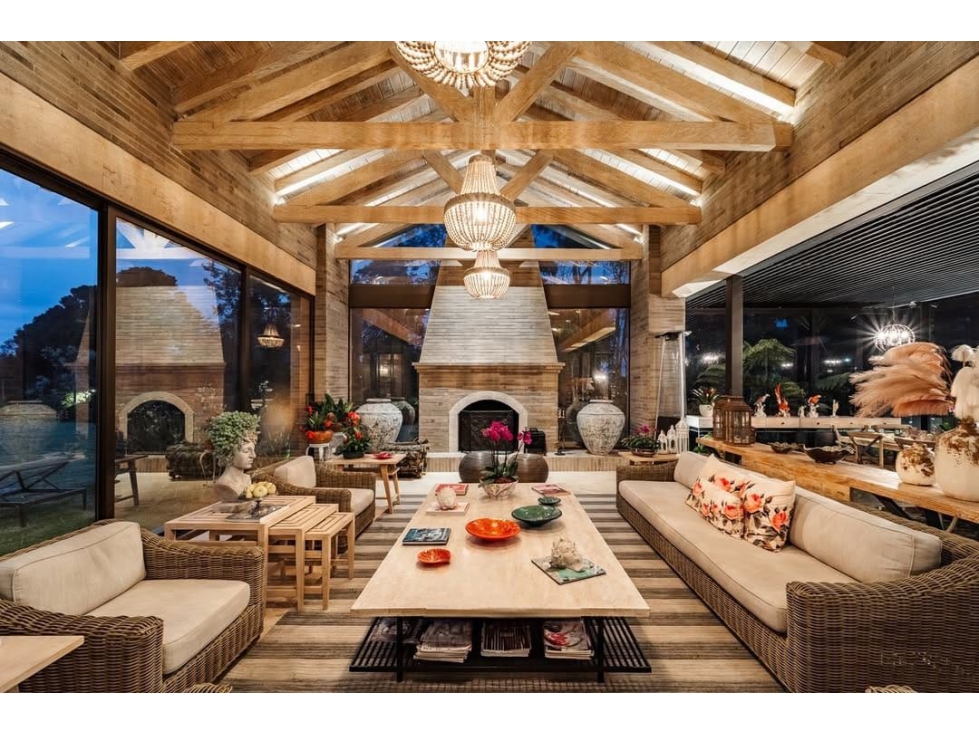 ESPECTACULAR CASA EN ENVIGADO ALTO DE PALMAS IMPONENTE ESTILO EUROPEO — foto 3